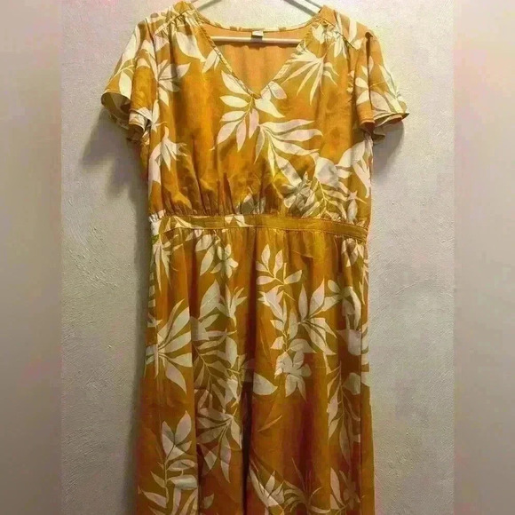 Old Navy Yellow Floral Dress Size L Short Sleeve V Neck - Picture 1 of 3